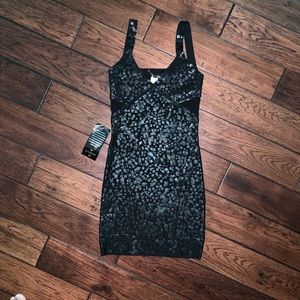 NWT bebe Bandage Bodycon V neck short dress xs